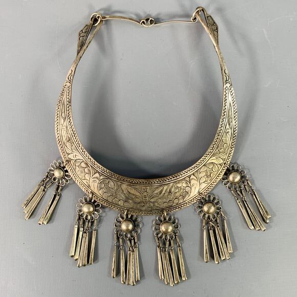 Vintage Jewelry - VINTAGE Silver Embossed Metal Butterfly Flowers Necklace